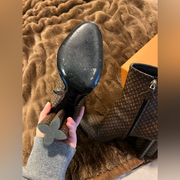 Louis Vuitton boots - Picture 2 of 5